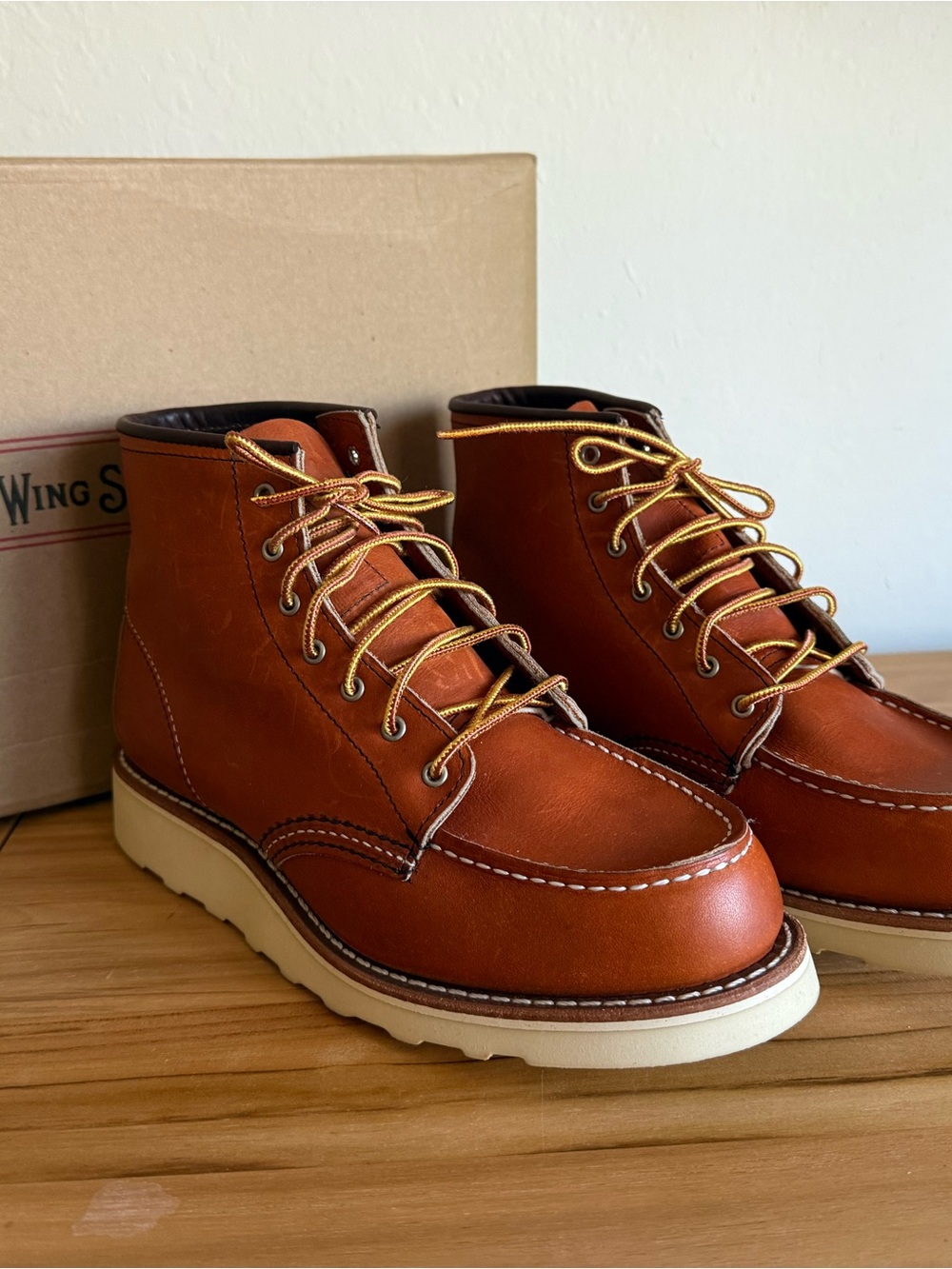 Women’s red wing heritage Oro legacy boots moc toe size 8 NIB